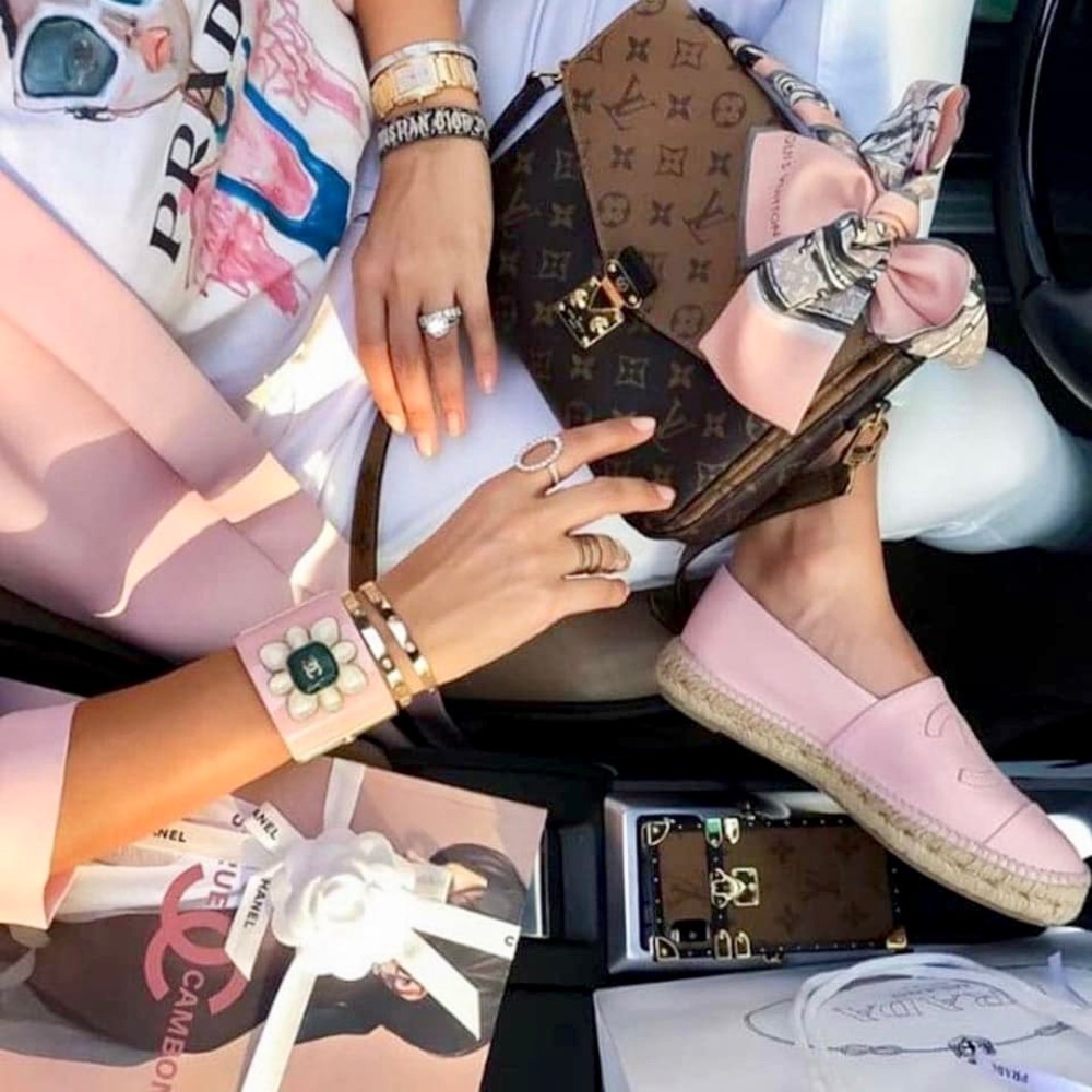 Meet your Posher, Mia